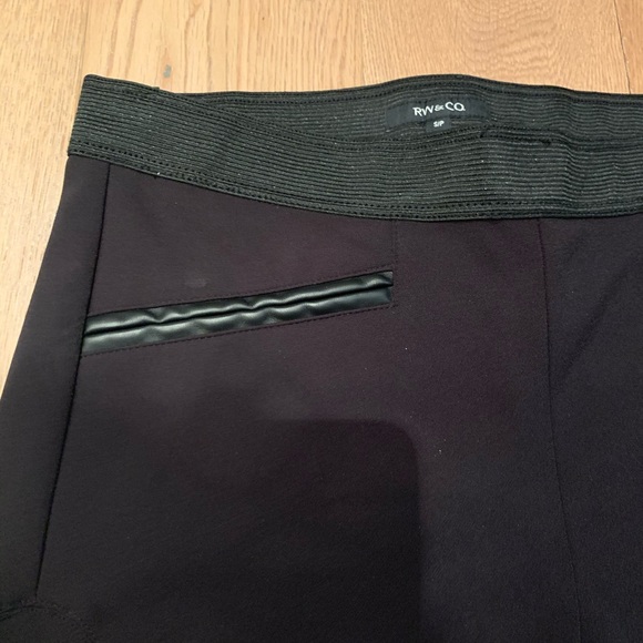 RW&Co Black Leggings with leather detail - Picture 3 of 6